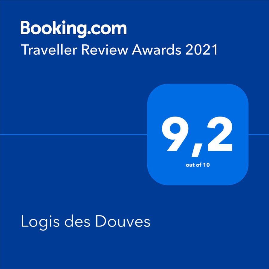 Logis Des Douves Bed & Breakfast Tiffauges Bagian luar foto