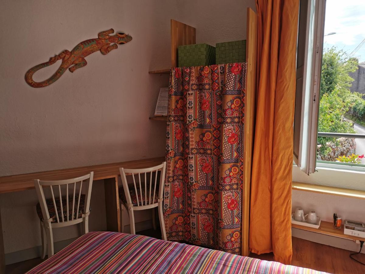Logis Des Douves Bed & Breakfast Tiffauges Bagian luar foto